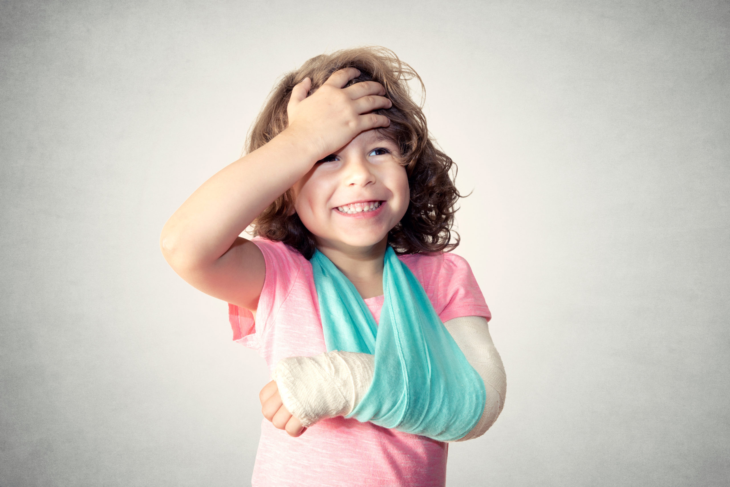 young girl with arm cast